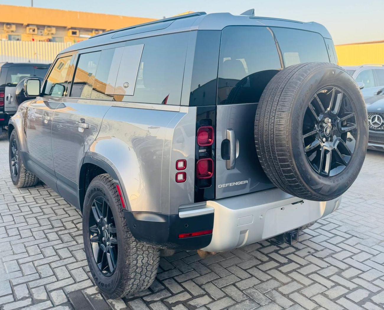 Land Rover Defender 110 SE P300