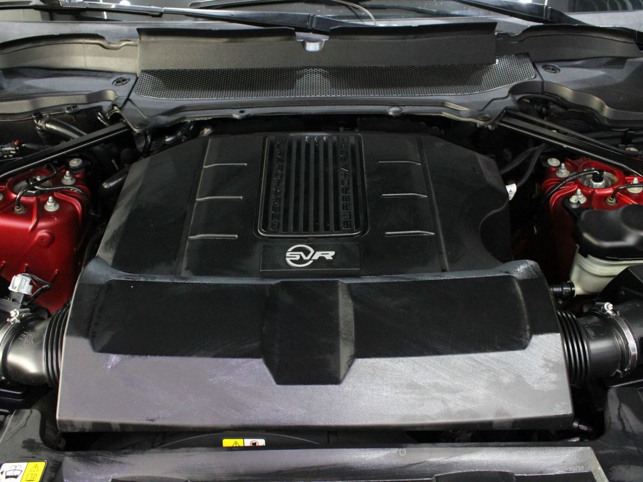 Land Rover Range Rover Sport SVR 5.0L (550 HP)