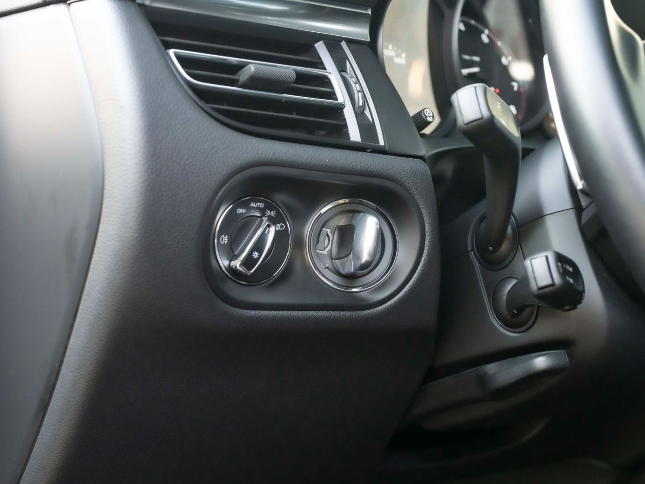 Porsche Macan Std 2.0L (252 HP)