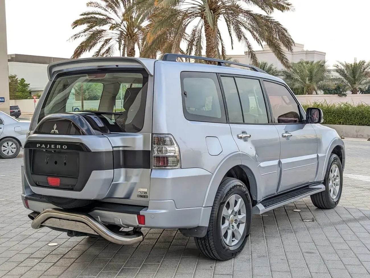 ميتسوبيشي باجيرو GLS TOP FULL OPTION GCC IN EXCELLENT CONDITION