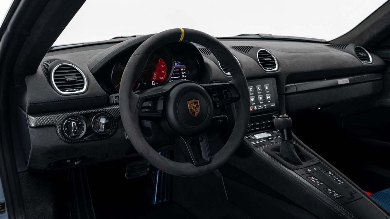 بورش كايمان GT4 RS Weissach - 2022 - GCC Specs - Under Warranty