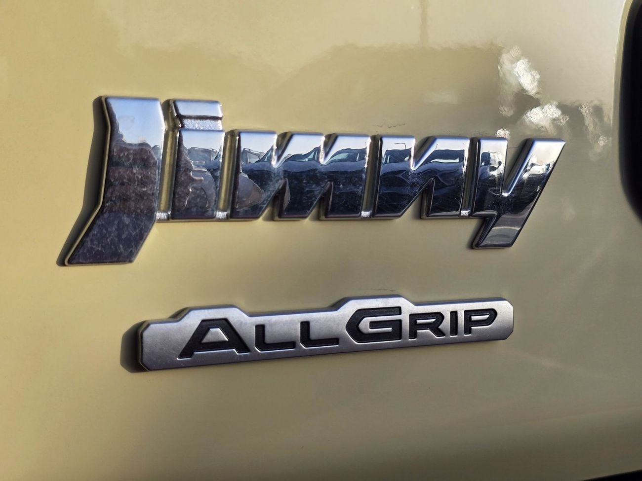 سوزوكي جيمني SUZUKI Jimny GLX 1.5L AT SUV 4WD 5Doors beige color with black roof gcc 2026 model
