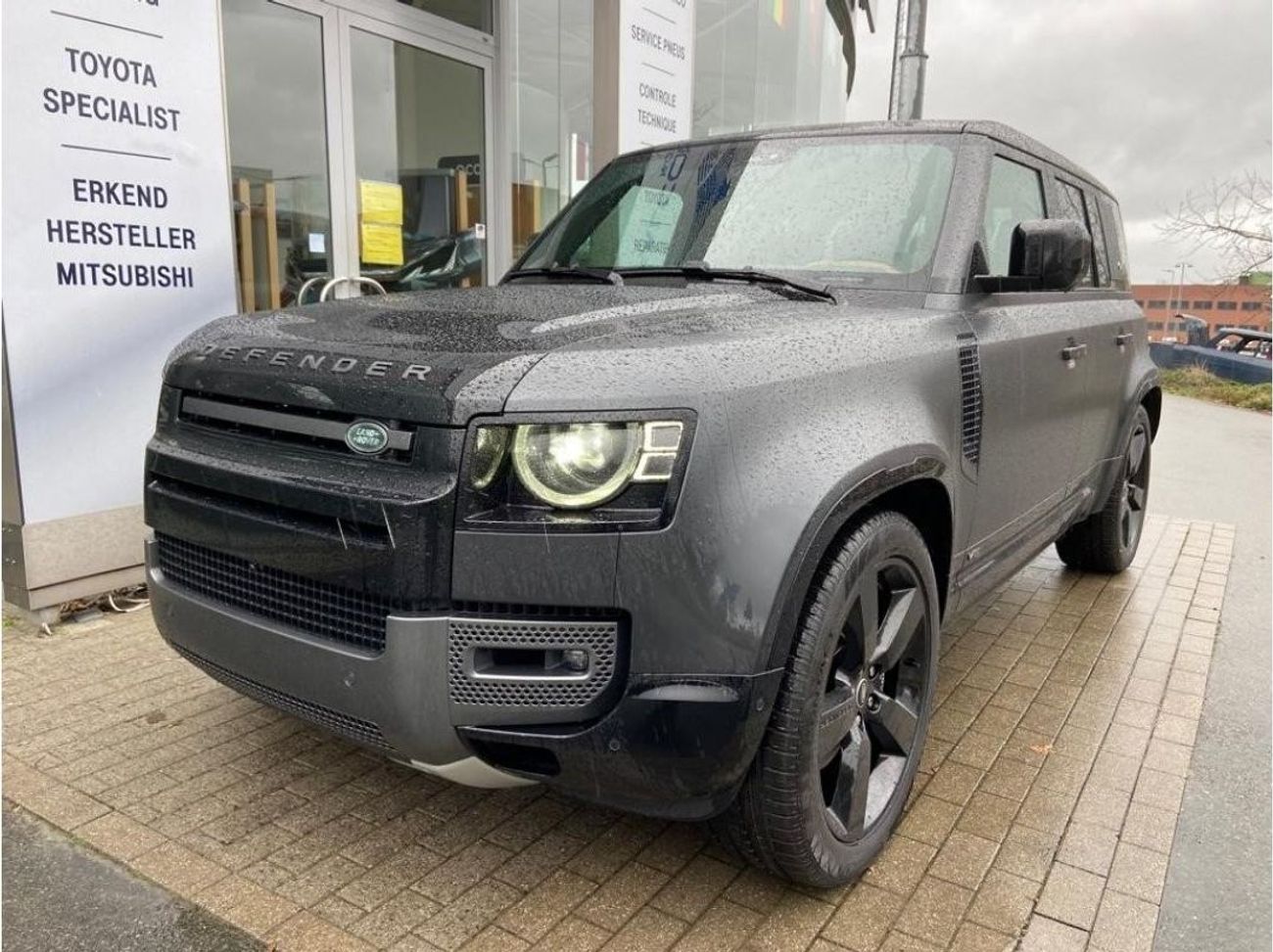 لاند روفر ديفندر Defender Carpathian V8 2023