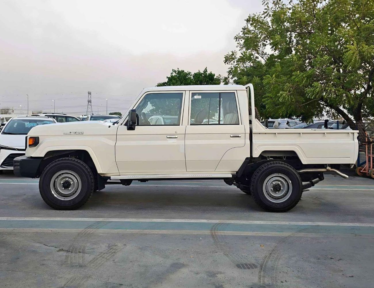 Toyota Land Cruiser Pick Up LC79 / DOUBLE CABIN / LEATHER SEATS / 4.2L V6 DIESEL M/T /4WD (CODE# LCPDD6A)
