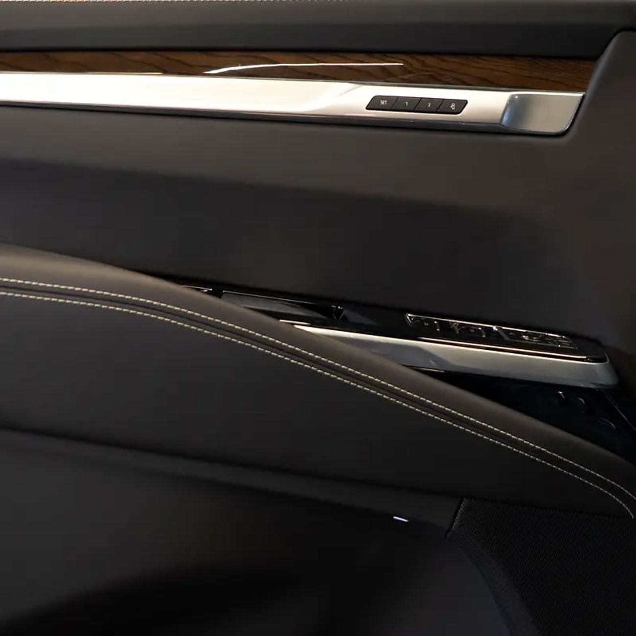 Cadillac Escalade Premium Luxury Platinum 6.2L 4WD 10,349 pm • 0% Downpayment • Premium Luxury Platinum • 1 Year Warra