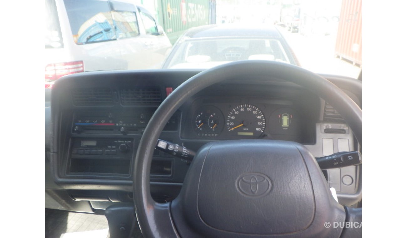 Toyota Hiace USED RHD TOYOTA HIACE 2003/DX GL PKG/TRH112V LOT # 519