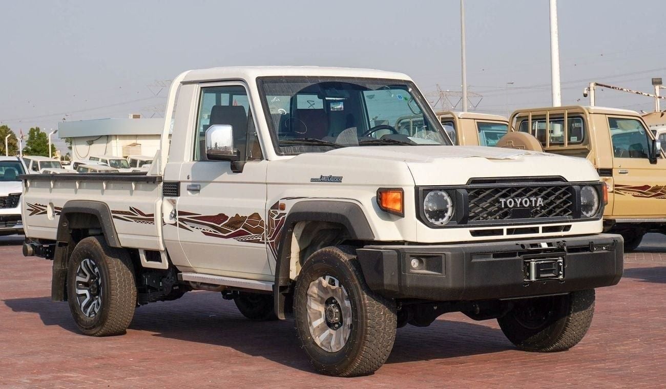 تويوتا لاند كروزر بيك آب LX 4.0L V6 A/T