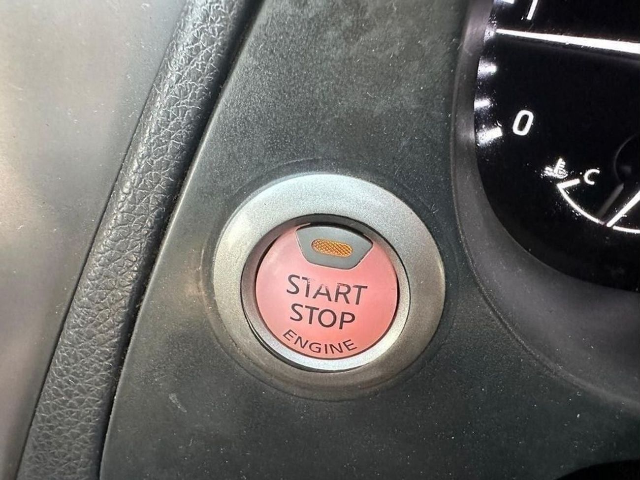 نيسان نافارا DIESEL 2.3 LITER ,RIGHT HAND DRIVE ,2019 MODEL ,ONLY FOR EXPORT