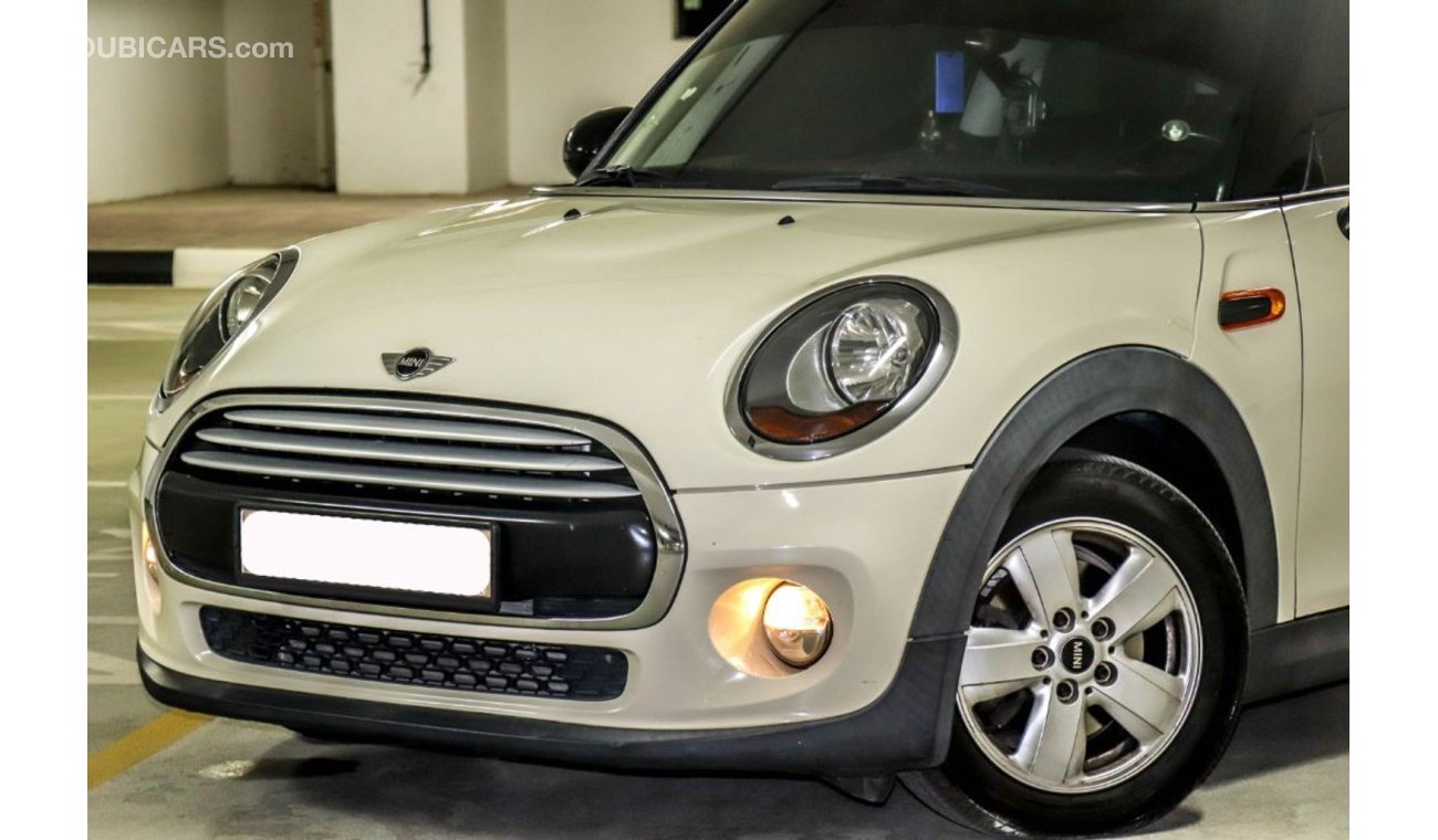 Mini Cooper Mini Cooper 2015 GCC under Warranty with Zero Down-Payment.