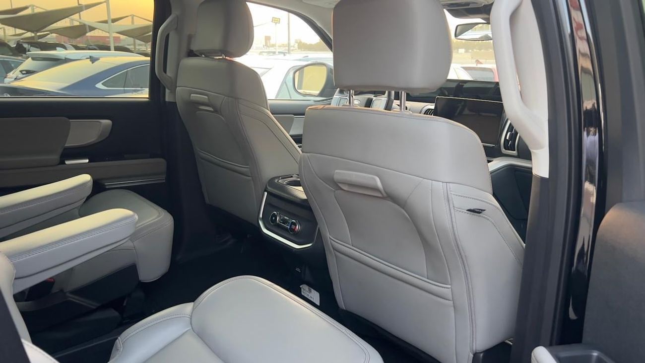 Ford Expedition Platinum 3.5L (400 HP) 4WD ACTIVE 3.5L (400 HP) 4WD