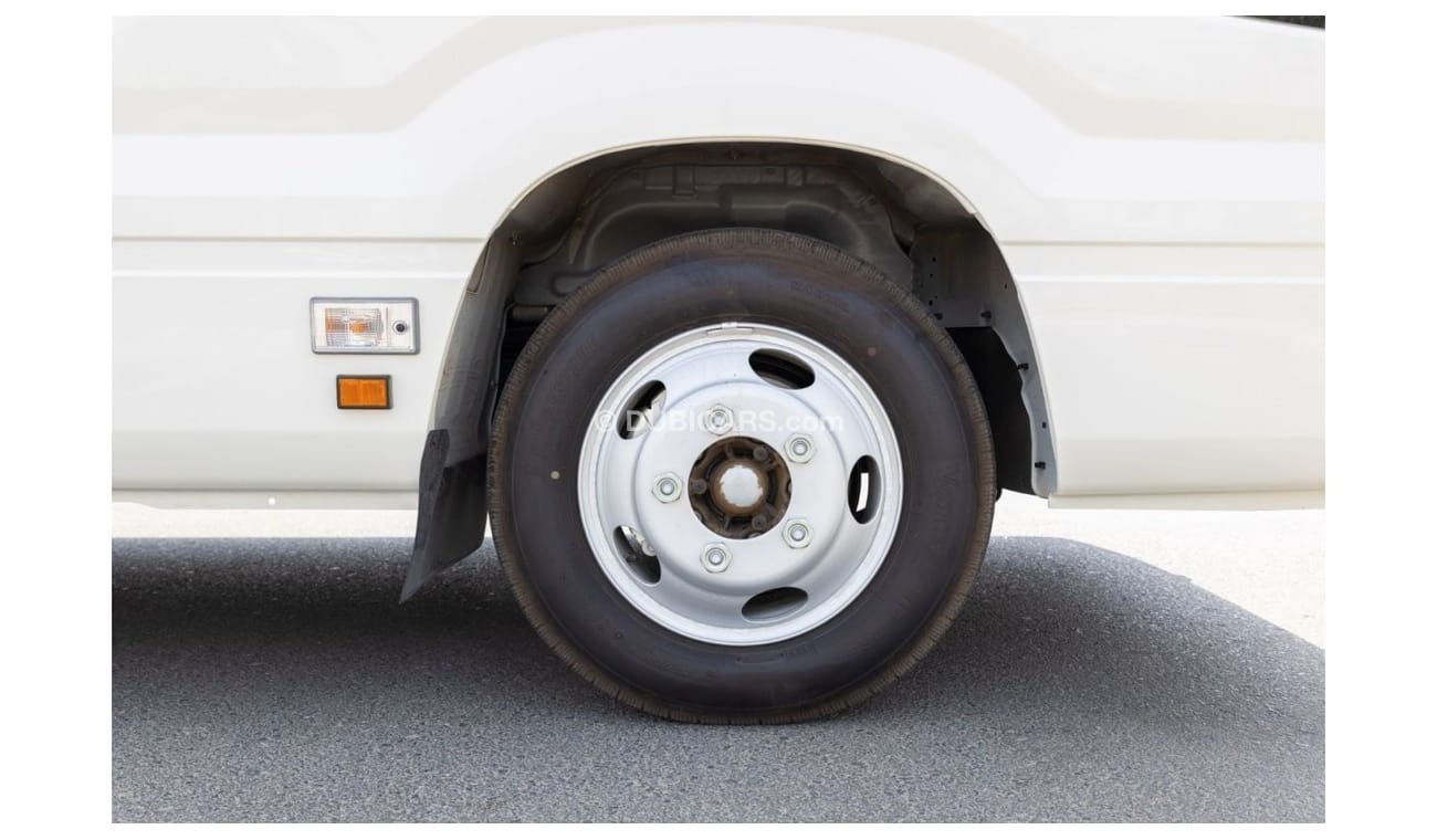 تويوتا كوستر 2023 Toyota Coaster 4.2L 23 Seats + 3 Point Seat Belt + Auto Pass. Door + Door Step Light
