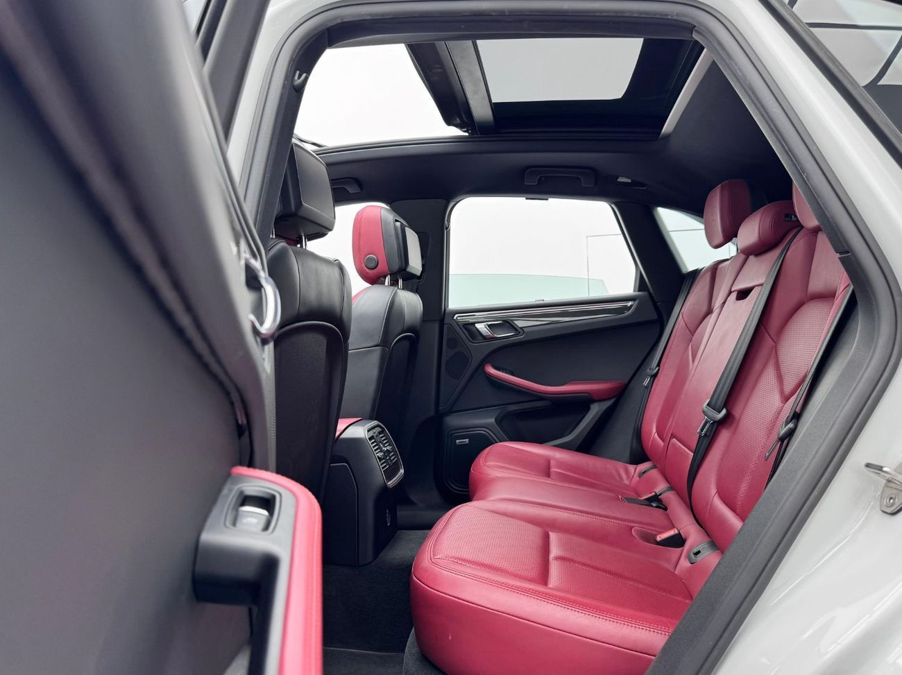 بورش ماكان GTS 3.0L (360 HP) 2017 Porsche Macan GTS, Service History, Excellent Condition, Low Km, GCC