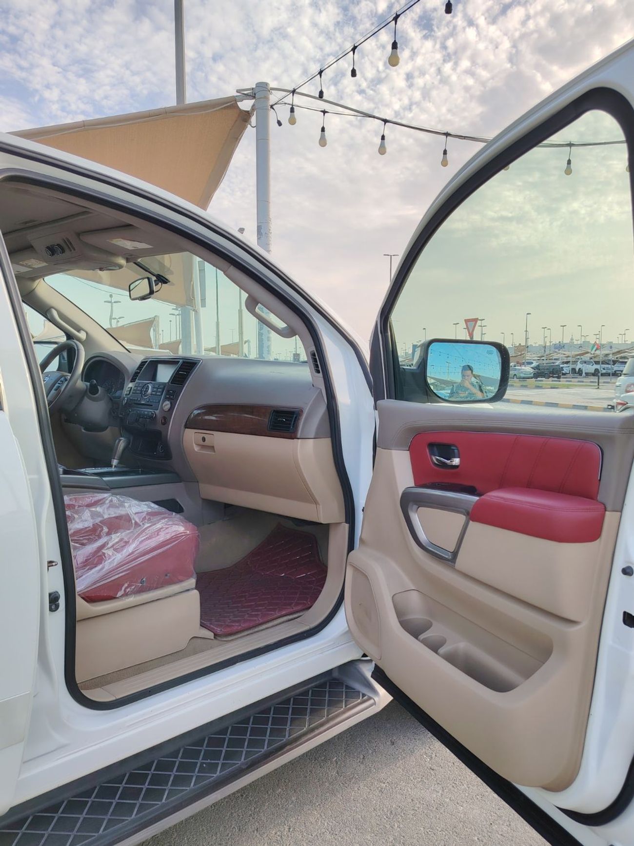 Nissan Armada LE 5.6L (320 HP)