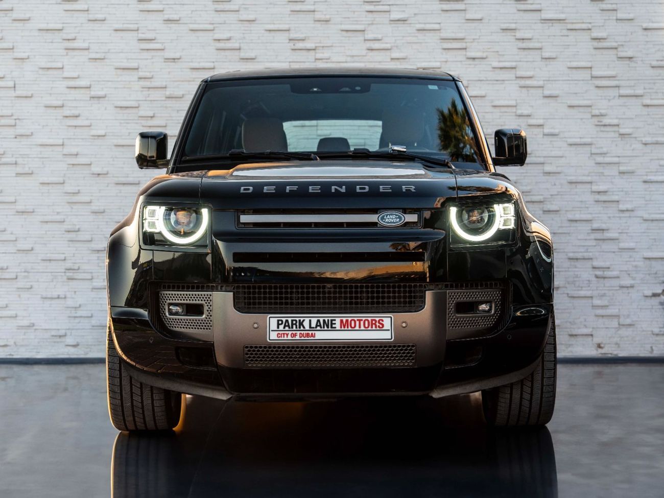 Land Rover Defender P400 110 X-Dynamic HSE 3.0L (5 Seater)