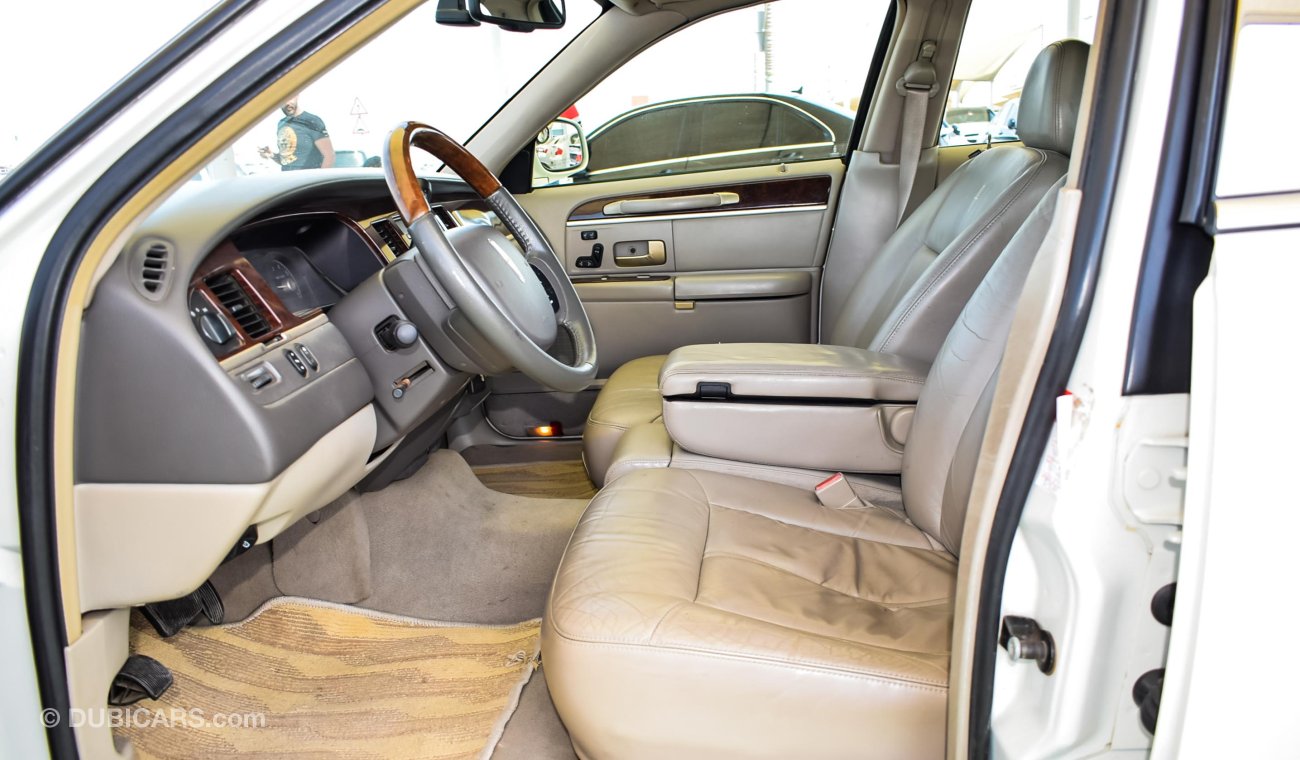 Lincoln Town Car Signature Limited