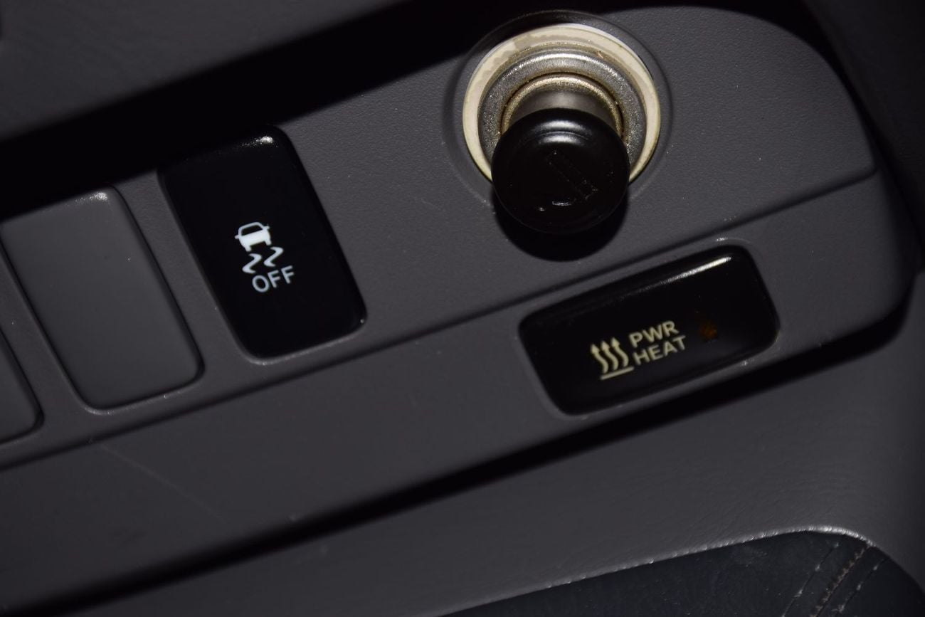 تويوتا هيلوكس 4x4 Diesel 3.0L Right Hand (Export Only)