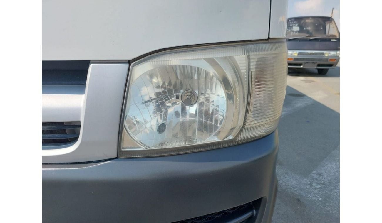 Toyota Hiace TOYOTA HIACE VAN RHD 2007 MODEL 2.5 L DIESEL MANUAL(PM78244)