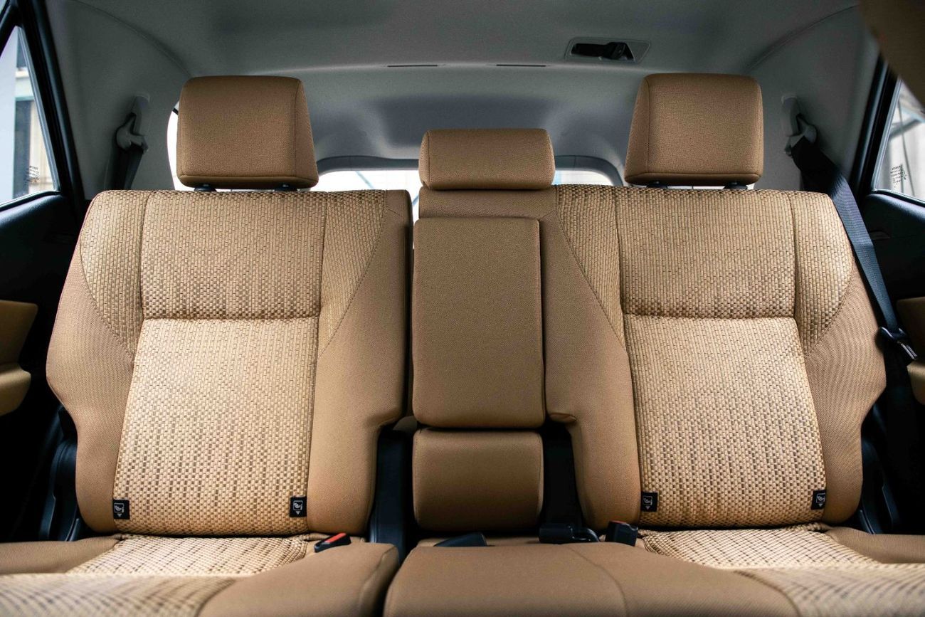 تويوتا فورتونر 2.7L - Attitude Black Inside Chamois | Export Only