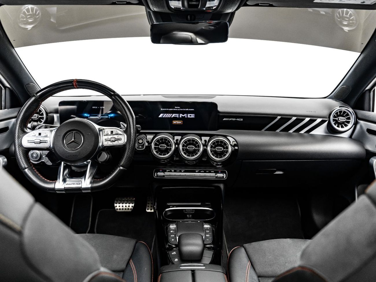 مرسيدس بنز A 35 AMG Premium + 2.0L