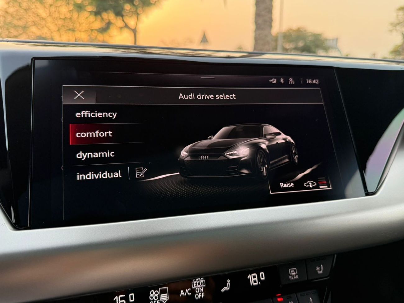 أودي اي ترون GT RS