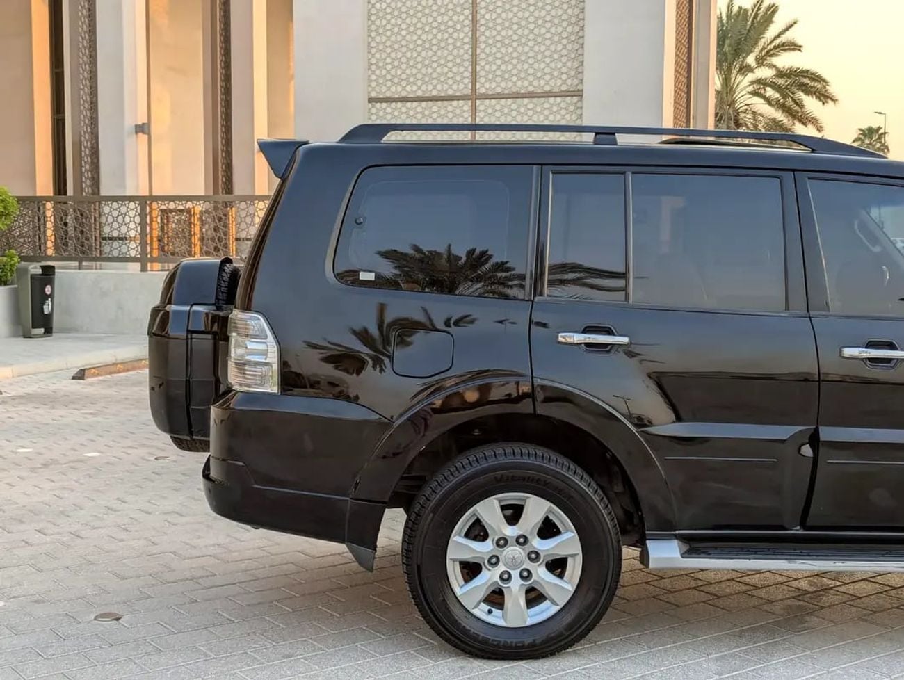 Mitsubishi Pajero GLS MIDLINE GLS Full Option TOP GCC Premium Condition Low KM Family SUV