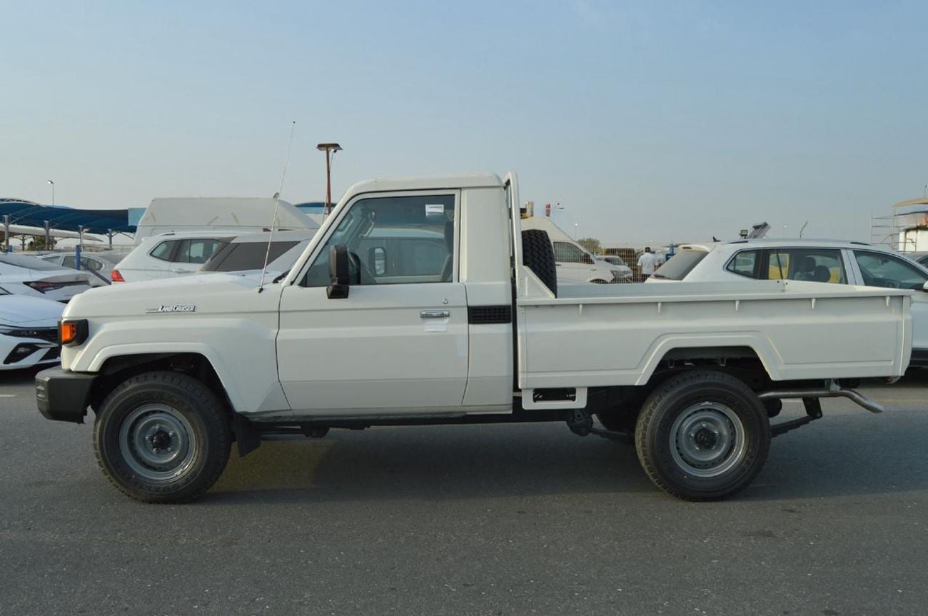 تويوتا لاند كروزر بيك آب 79 SC 4.2 MT Diesel V6 2026