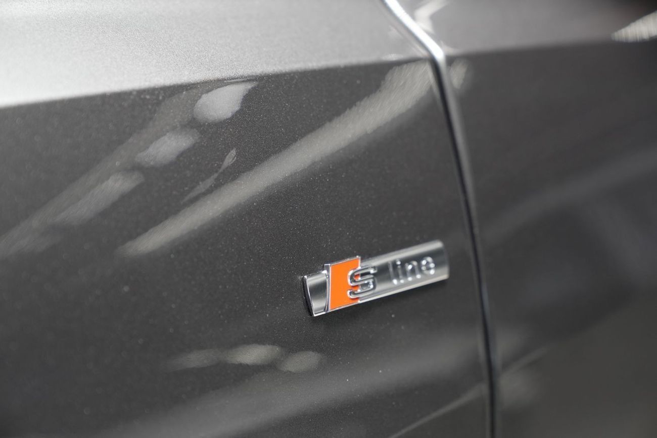 Audi Q8 55 TFSI quattro (340 HP) 2025 AUDI Q8 S-LINE 55 TFSI Quattro + 10% for local