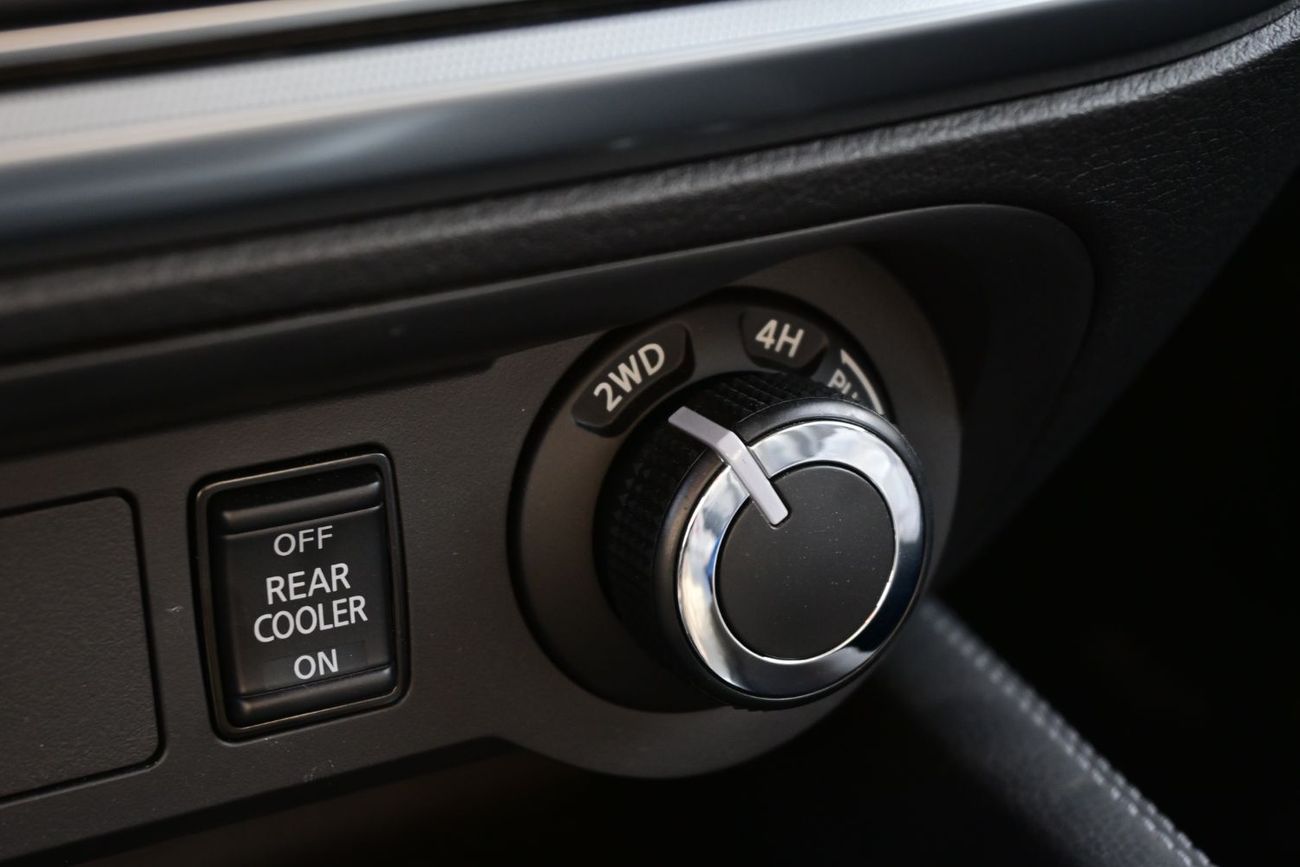 Nissan XTerra Platinum 2.5L 4WD Nissan X-Terra 2.5L Petrol, 4WD Model 2024 Color White