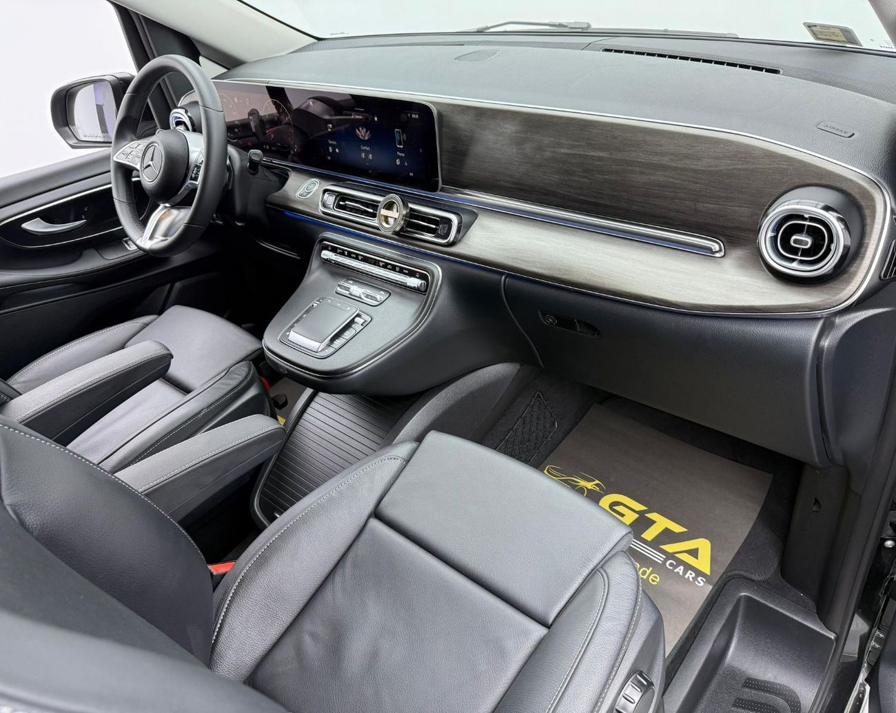 Mercedes-Benz V 300 2025 Mercedes Benz V300, 3 Years Warranty + Service Pack, Full MB Service History, Very Low Km, GCC