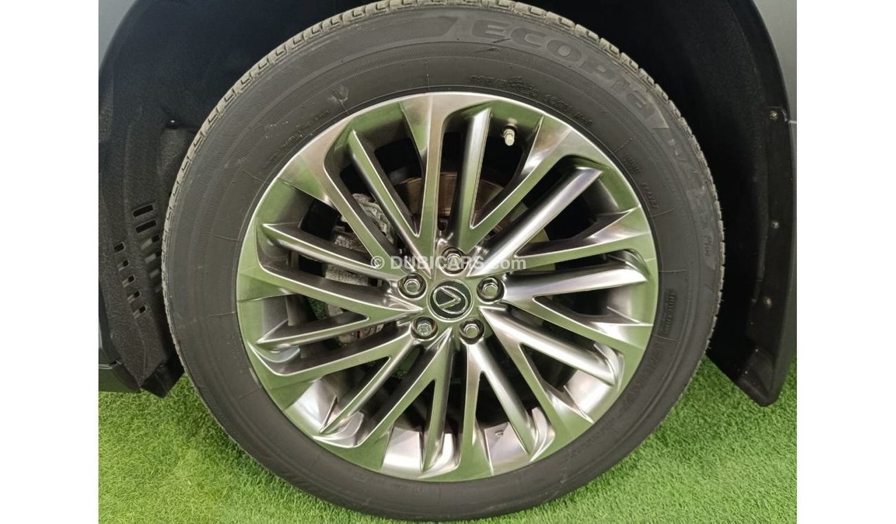 Lexus RX350 Platinum The car is very good, in perfect condition, looks clean from the outside and inside without