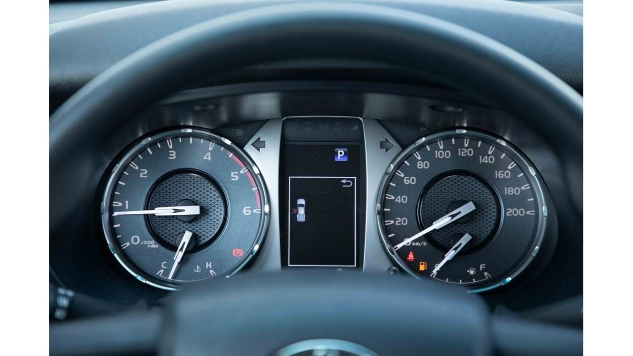 Toyota Hilux 2024 Toyota Hilux 4x4 DC 2.4 - Grey inside Red