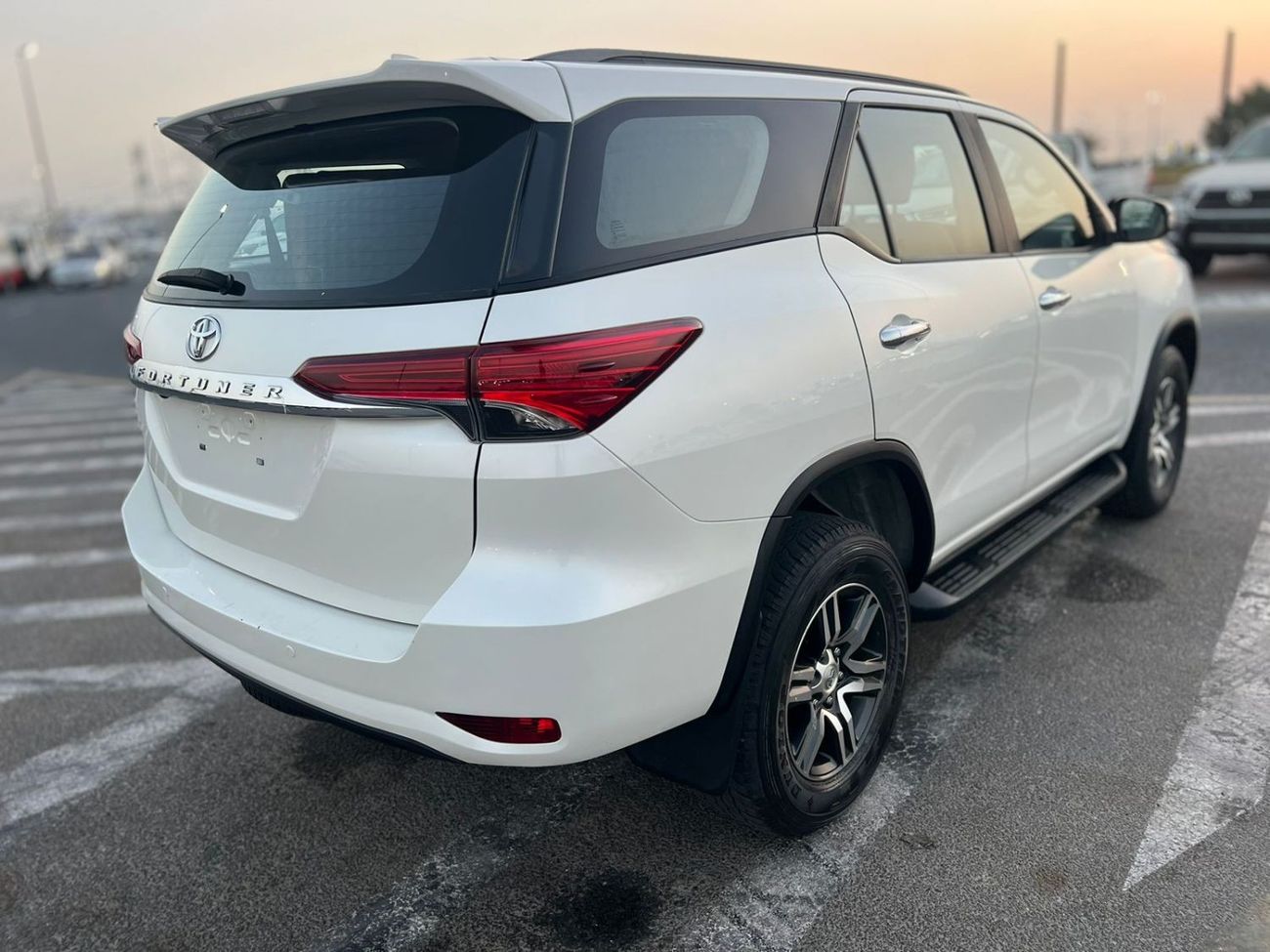 Toyota Fortuner 2020 TOYOTA FORTUNER EXR - 2.7L . v4 - PARKING SENSOR - GASOLINE / PETROL ⛽️ - BLUETOOTH  PLAY - GCC