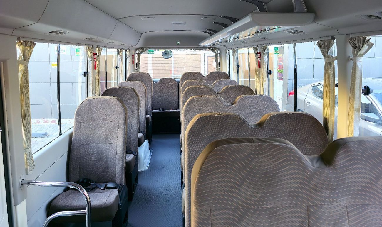 Toyota Coaster AL FUTAIM - TOYOTA COASTER PETROL 2.7 MT - AUTO DOOR - 23 SEATER  - 2025 MODEL - WHITE 