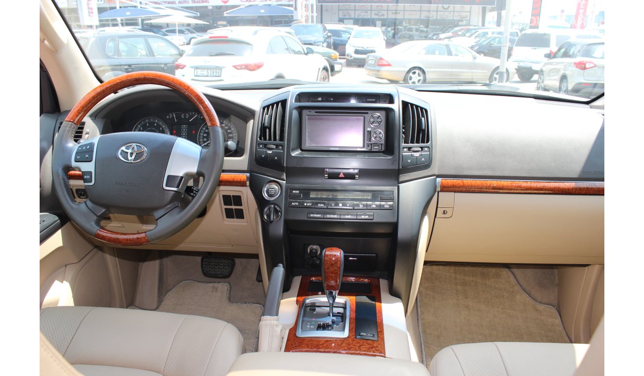 Toyota Land Cruiser (2012) GXR V6