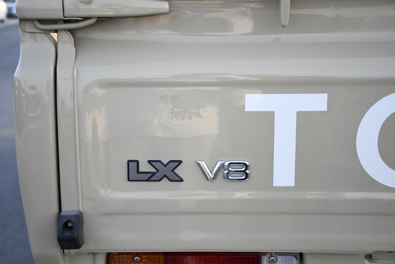 Toyota Land Cruiser Pick Up 4.5L V8 Diesel with difflock  (Ready Stock )