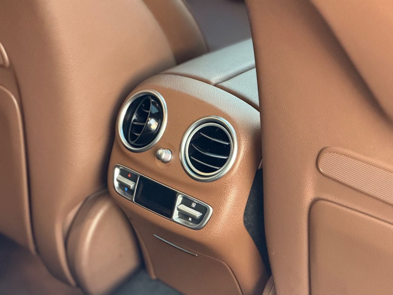 مرسيدس بنز E 350 4MATIC (NON GCC)