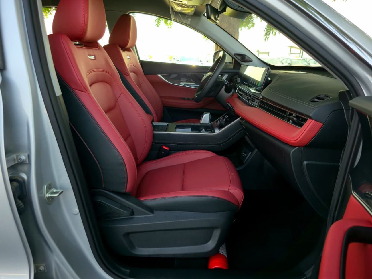 شيري تيجو 7 برو ماكس CHERY TIGO 7 - PRO MAX - COMFORT - 2025 MODEL - SILVER INSIDE RED - GCC