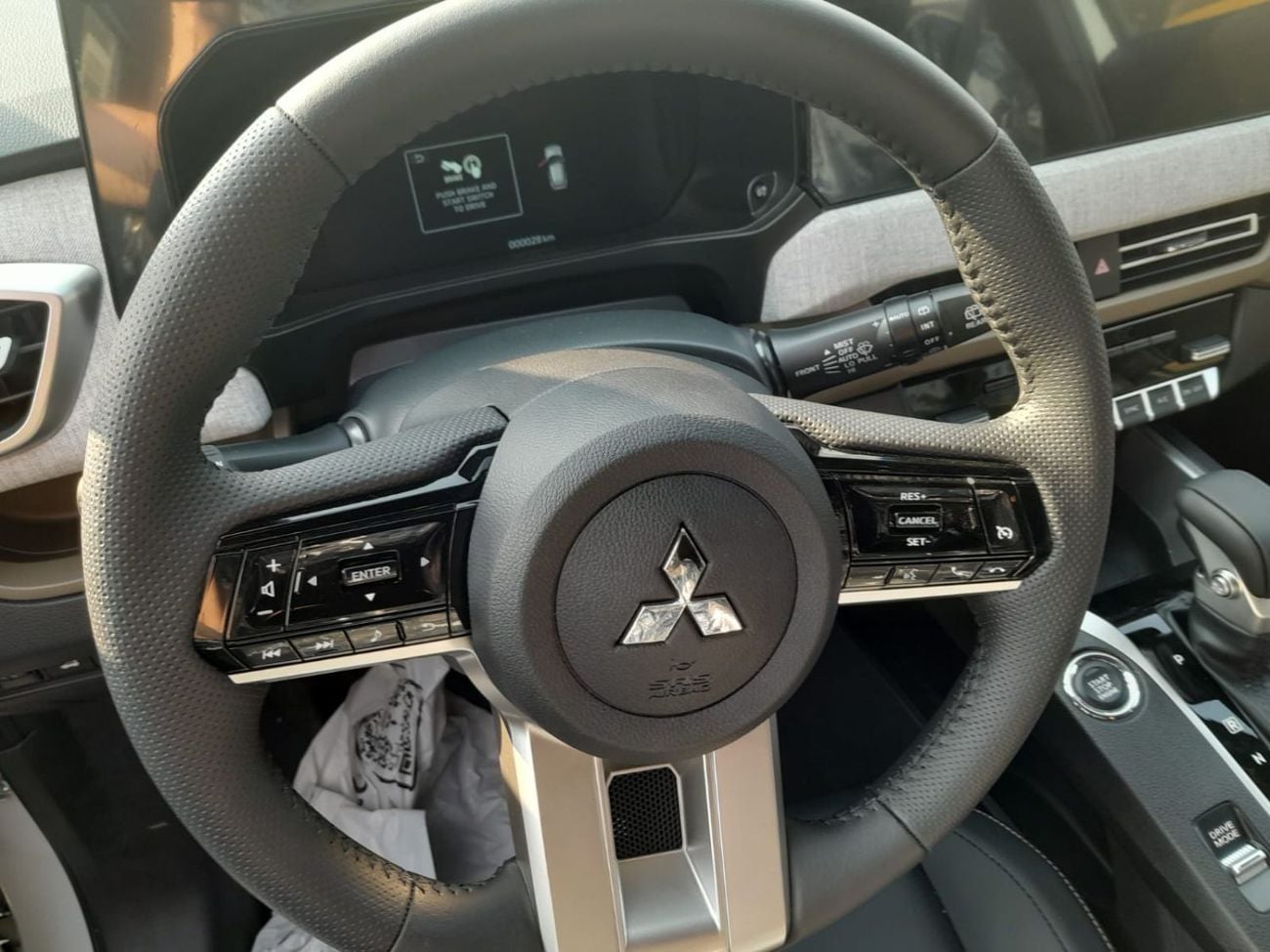 ميتسوبيشي إكس فورس Mitsubishi X-FORCE Black edition 1.5L suv fwd Petrol 2025