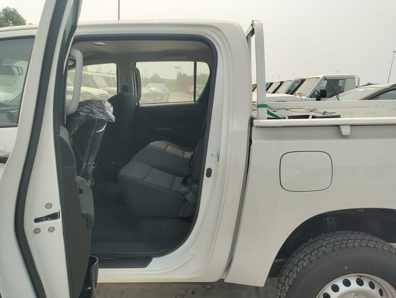 Toyota Hilux TOYOTA HILUX || NARROW BODY BASIC || 2.4L DIESEL MANUAL / Only For Africa