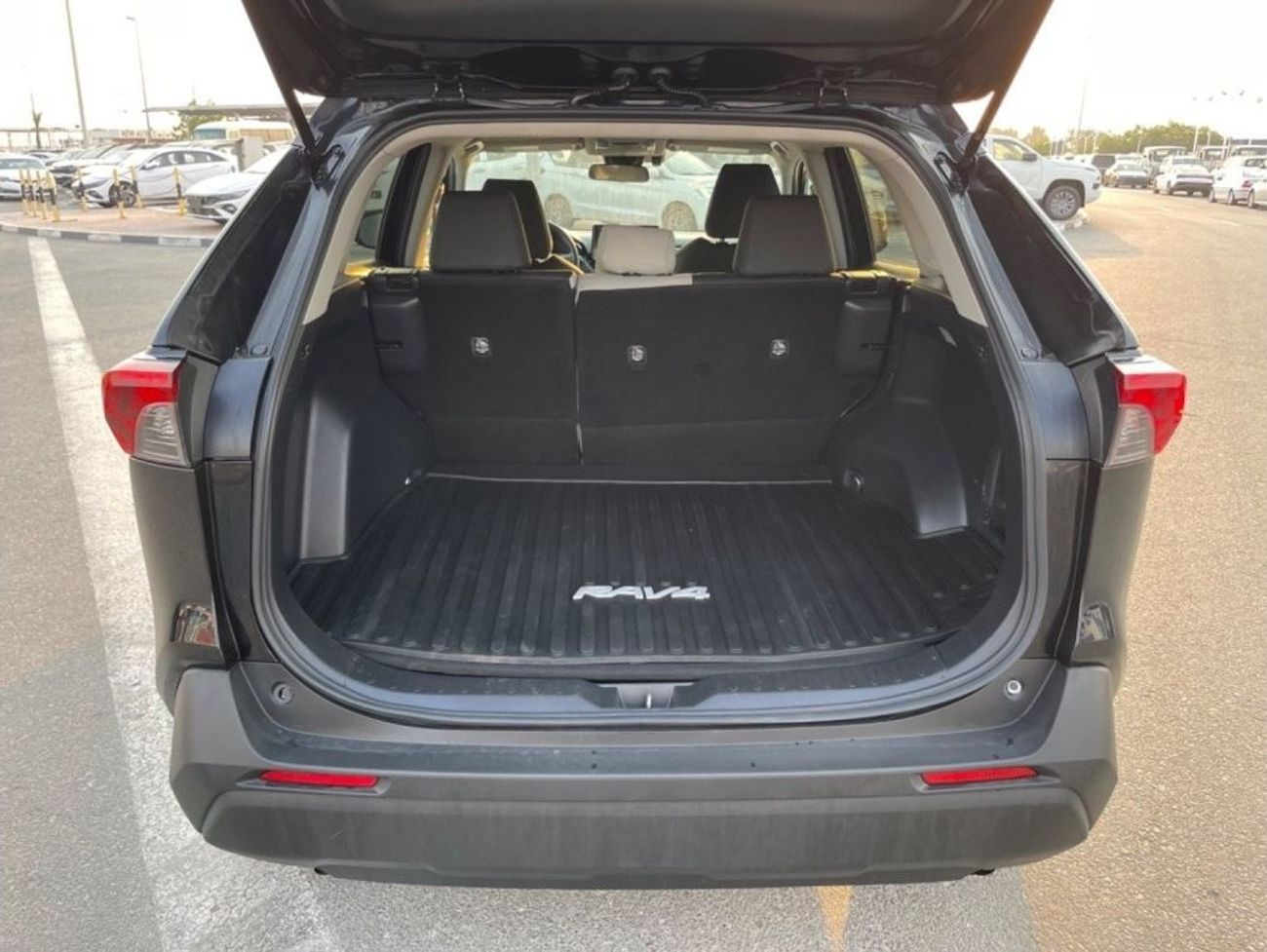 تويوتا راف ٤ 2020  TOYOTA RAV4 XLE HYBRID 4x4 IMPORTED FROM USA