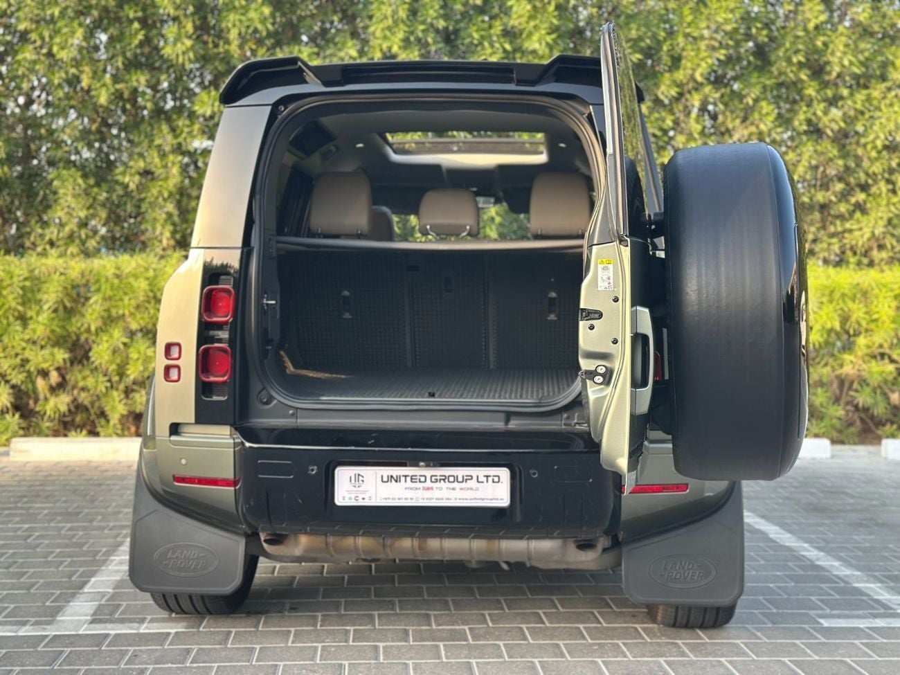 Land Rover Defender  ( Amazing Condition )