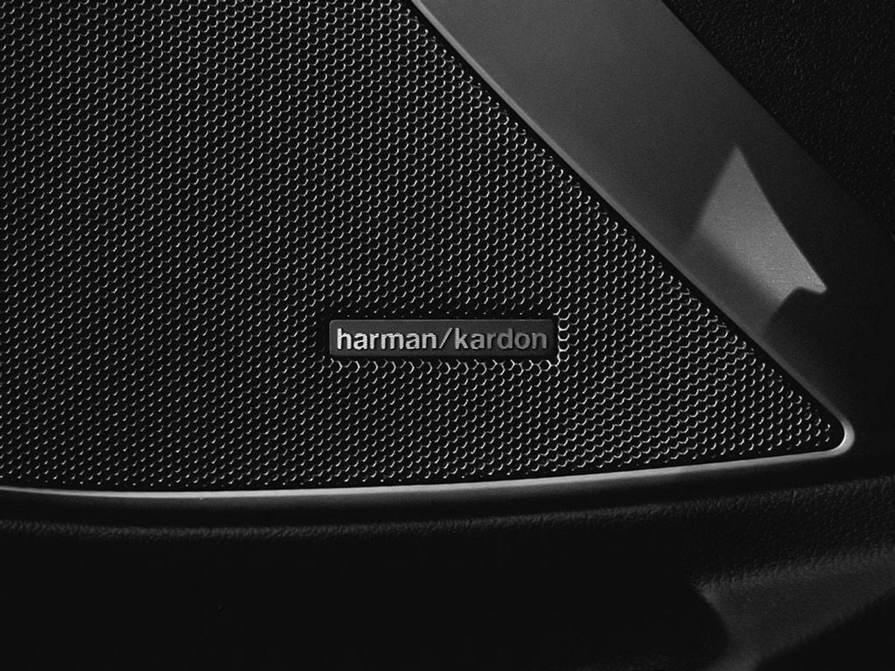 BMW 330i M Sport 2.0L (258 HP) M Sport 2.0L (255 HP)