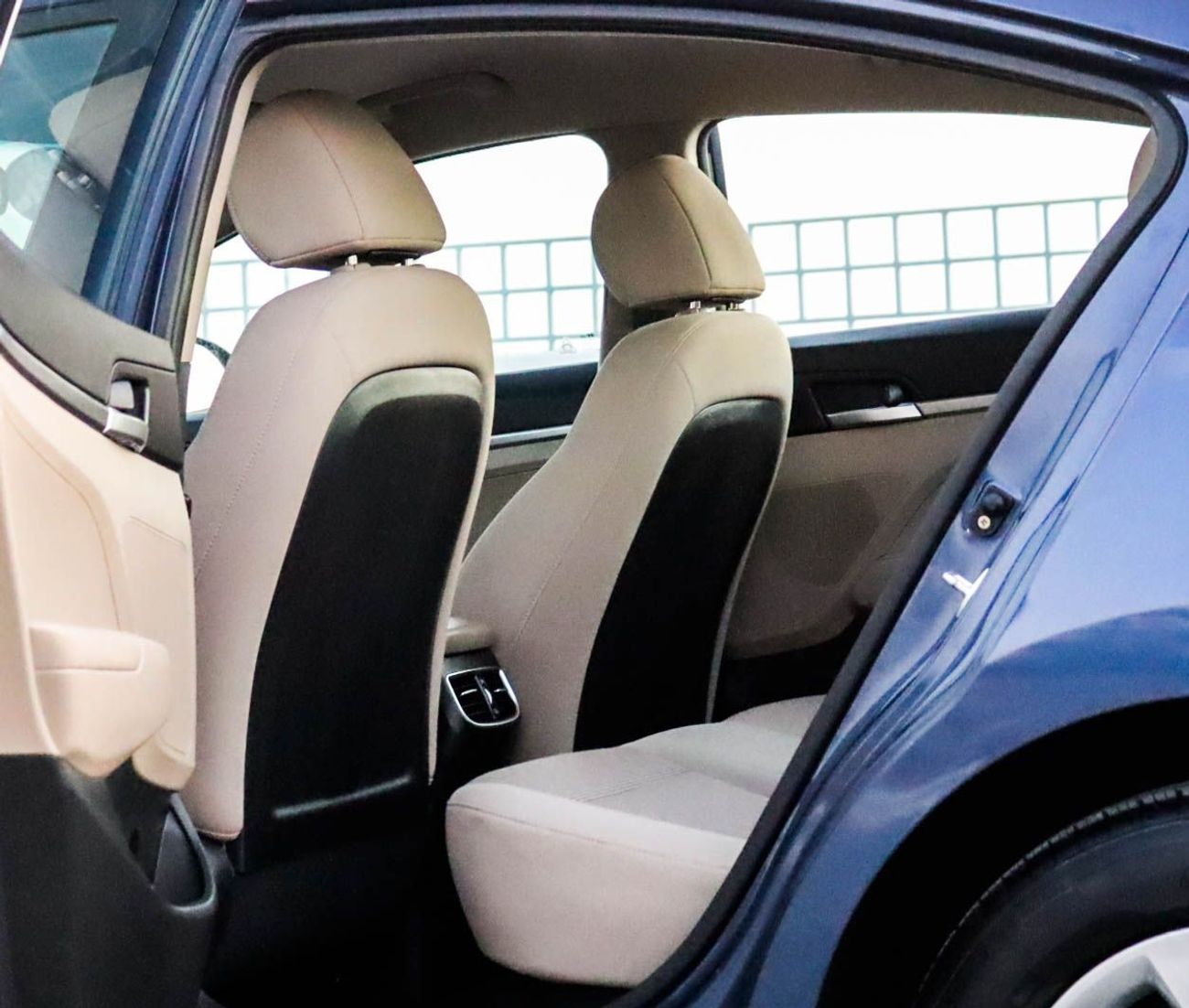 هيونداي إلانترا GL 1.6L hyundai elantra 1.6L 2019 GCC accident free in excellent condition 833 P.M