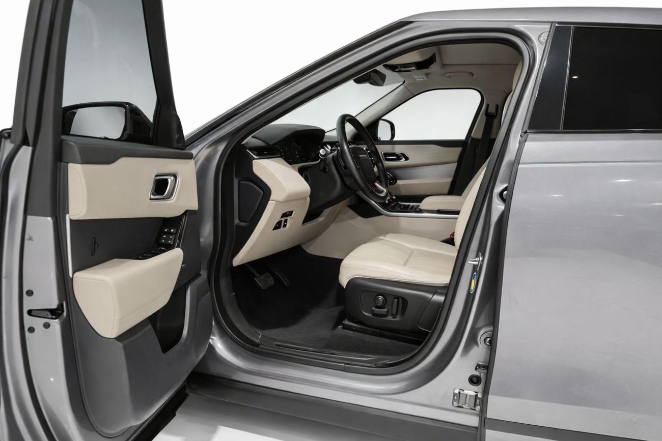 Land Rover Range Rover Velar P250 SE 2.0L AED 2,350 / Monthly l 0% Down Payment l P250 SE l 1 Year Warranty