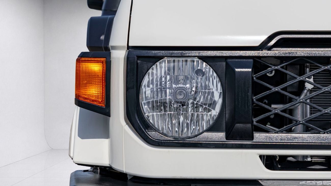 Toyota Land Cruiser 76