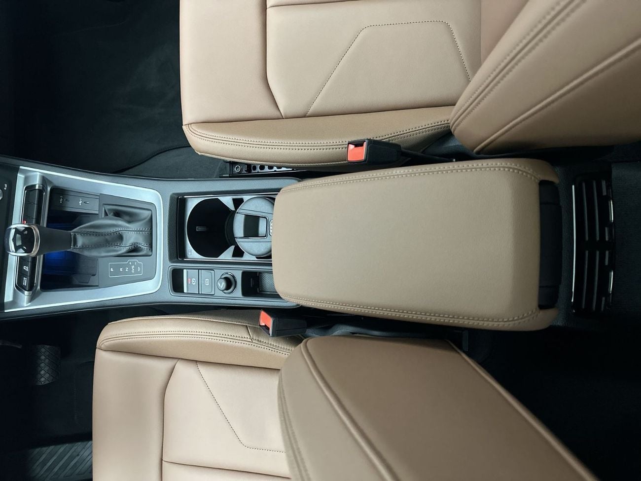 أودي Q3  Q3 Sportback 40 TFSI quat 180hp S line (Ref# 02130)