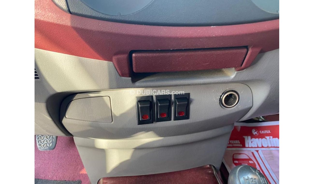 تويوتا هيلوكس تويوتا هايلكس 2007 فورويل استخدام شخصي صبغ وكاله بدون حوادث