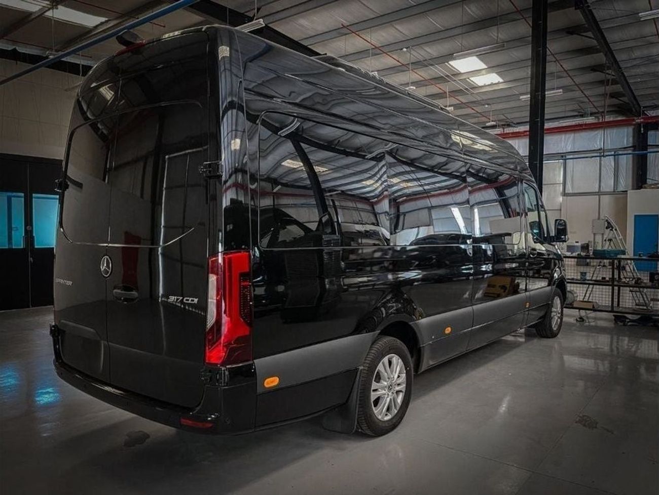 مرسيدس بنز سبرينتر 14 مقعد تحويل VIP كامل