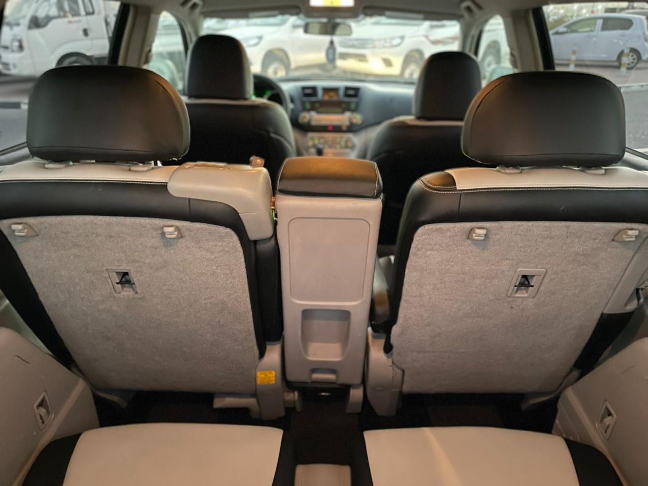 Toyota Highlander 2012 Toyota Highlander 4x4 - 3.5L V6 MidOption+ 7 Leather Seats Great Condition -