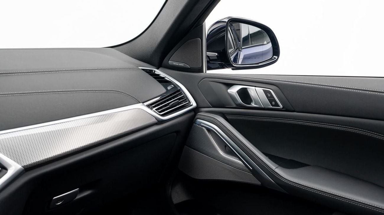 BMW X6 XDrive40i - 2023 - GCC Specs - Under Warranty and Service Contract